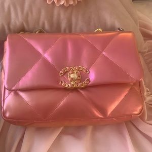 Chanel 19 1160, Trumpet Cover Gold. Sold out everywhere. Super rare